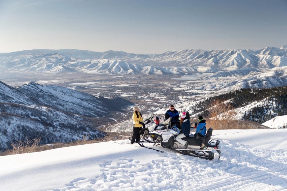park-city-snowmobile-family