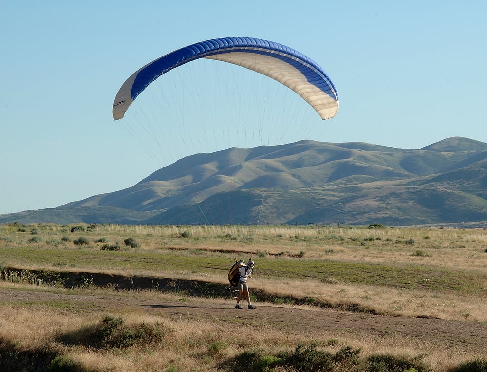 hang glider landing